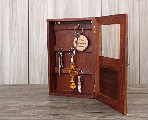 Vintage skříňka na klíče ze dřeva