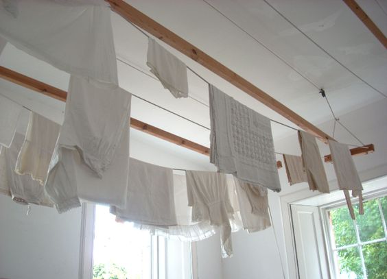 Sušení prádla na stropě