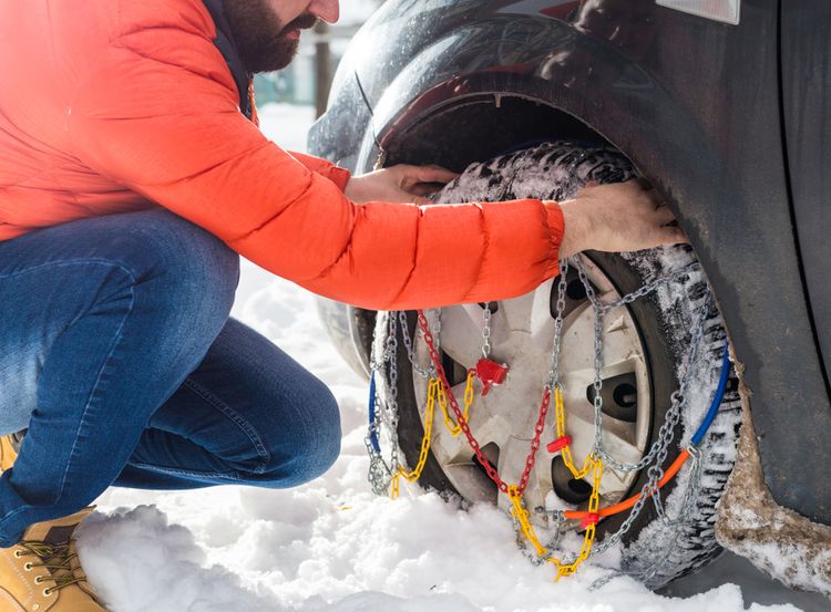 Jak nasadit sněhové řetězy na osobní auto a 4x4