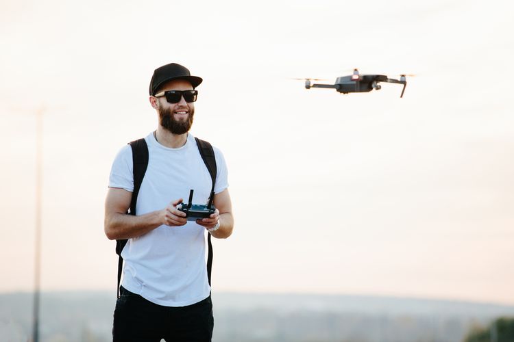 Létání s dronom v přírodě