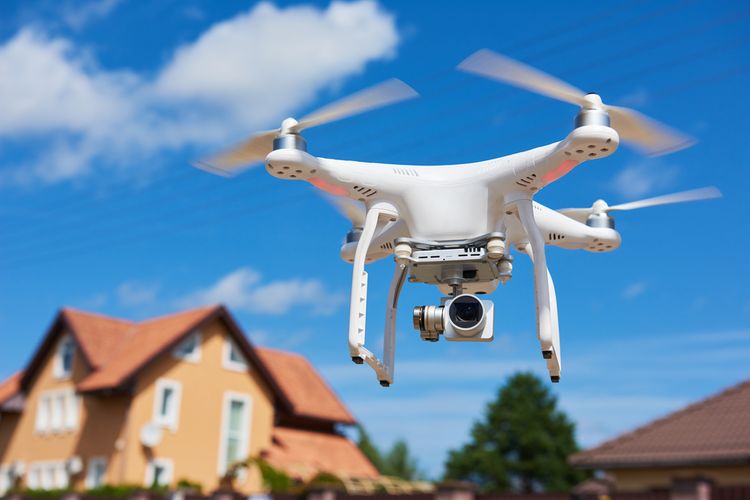 Dron s outdoorovou kamerou