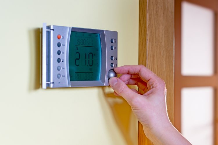 Nastavení vnitřní teploty domu na termostatu
