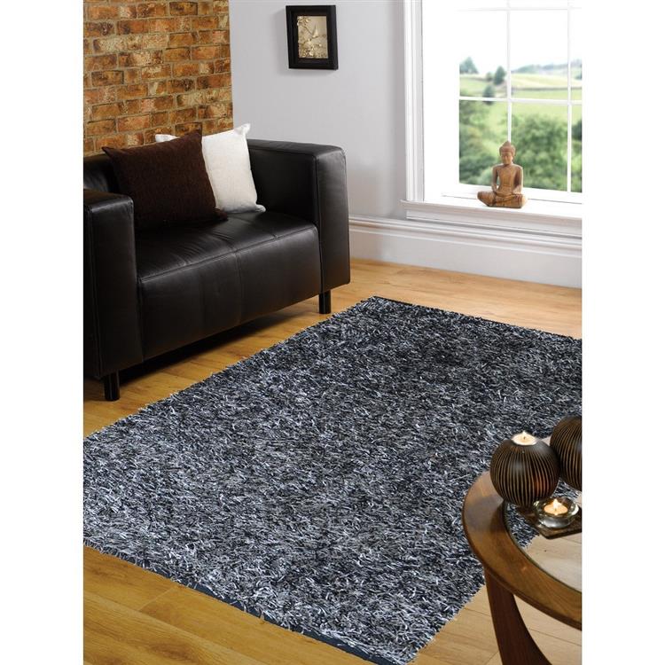 Černý shaggy koberec do obýváku