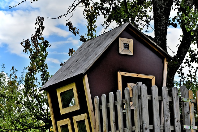 Dřevěný zahradní domeček pro děti