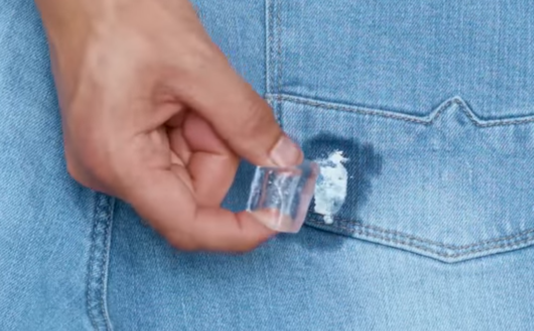 Jak odstranit žvýkačku pomocí ledu