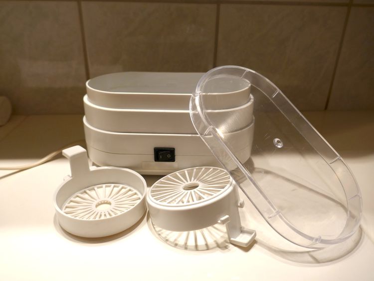 Profesionální ultrazvuková čistička v bílém provedení