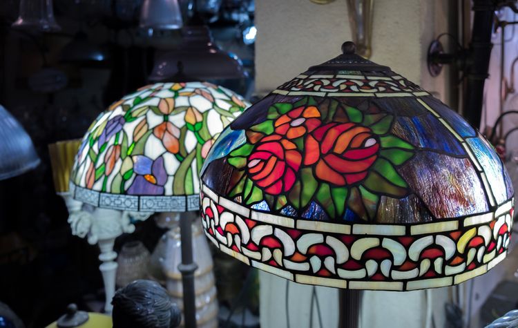 Jak rozeznat originál Tiffany lampu od napodobeniny?