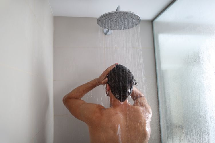 Při sprchování je spotřeba vody menší