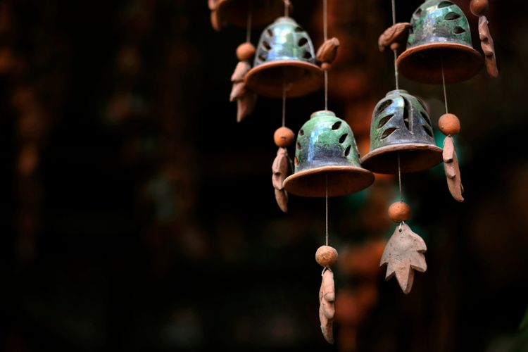 Keramická zvonkohra vytvořená ze zvonků