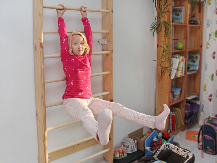 Dřevěné žebřiny do dětského pokoje na cvičení