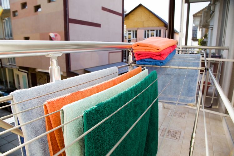 Balkonový sušák na prádlo