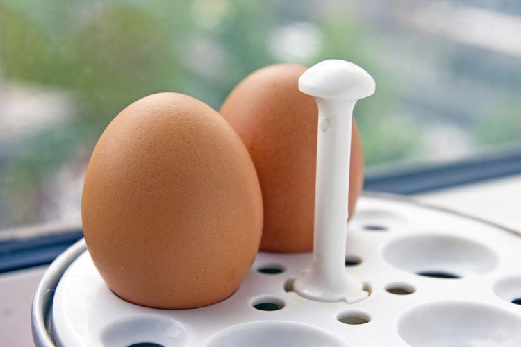 Nerezový vařič vajec s plastovým krytem