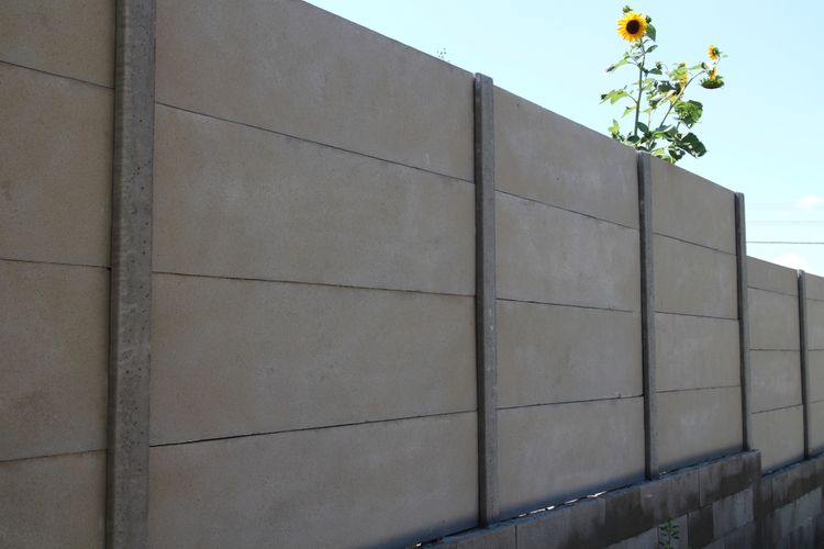 Plusy a minusy betonového plotu
