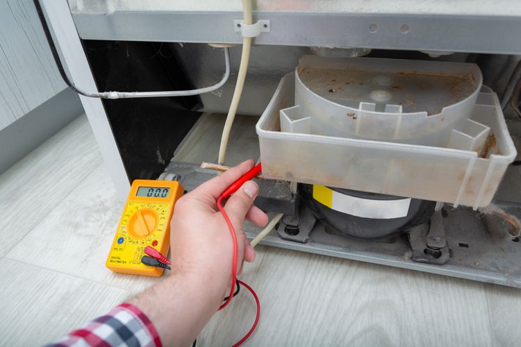 Unikající freon z chladničky není jednoduché odhalit