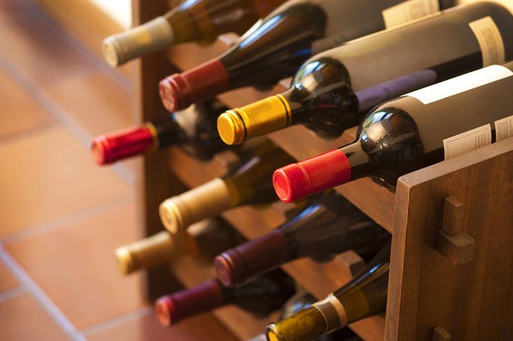 Jak vybrat stojan na víno?