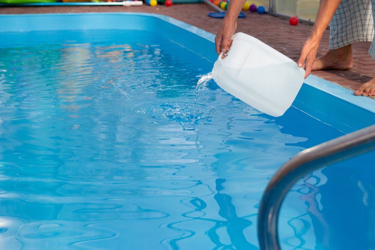 Úprava tvrdosti vody v bazénu