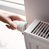 Programovatelné termostatické hlavice na radiátor ušetří až 30 % účtu za teplo
