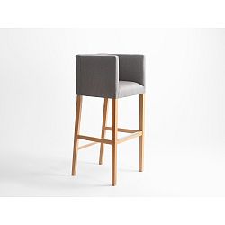 Šedá barová židle s područkami a přírodními nohami Custom Form Wilton