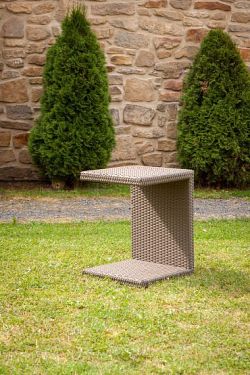 Dimenza Zahradní ratanový odkládací stolek k lehátkům - hnědý