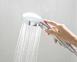Vysokotlaká, šetřící, masážní, filtrační nebo stropní sprchová hlavice – oblíbené jsou Siko a Grohe