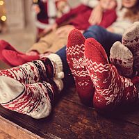 Vánoční ponožky jako dárek? Pánské, dámské i dětské se sobíky jsou hitem