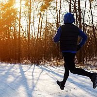 Jak se obléct na běh v zimě? Kvalitní boty, čepice a bunda na běhání