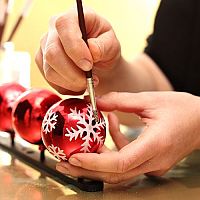 Skleněné ručně malované vánoční koule na stromeček jsou hit! 