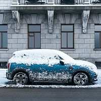 Péče o auto v zimě / zazimování auta – umývání, potah na auto v zimě, kontrola pneumatik