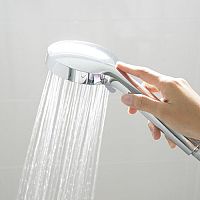 Vysokotlaká, šetřící, masážní, filtrační nebo stropní sprchová hlavice – oblíbené jsou Siko a Grohe