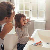 Rady, jak naučit dítě čistit si zuby