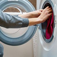 Parní praní – výhody, nevýhody, zkušenosti, diskuze. Parní pračky nabízí Bosch, AEG, Electrolux i Beko