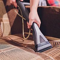 Tipy, jak se starat o čalouněný nábytek a vyčistit ho od skvrn