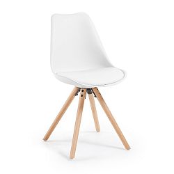 Bílá jídelní židle s dřevěnými nohami loomi.design