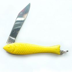 Žlutý český nožík rybička v designu od Alexandry Dětinské