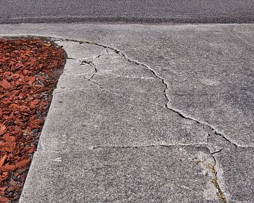 Popraskaný beton na terase – jak ho opravit?