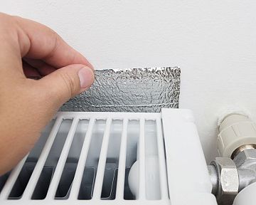 Tepelně izolační fólie za radiátor – recenze, zkušenosti, montáž. Čím ji zateplit? 