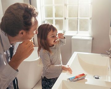 Rady, jak naučit dítě čistit si zuby
